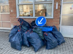 Read more about the article Taten statt Worte – Müllsammelaktion der SPD Niestetal